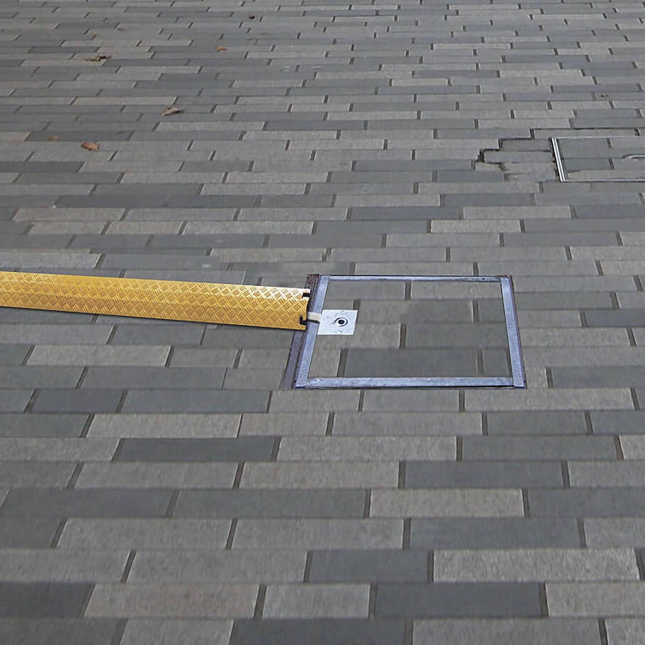 In-ground unit closed lid with cable protector